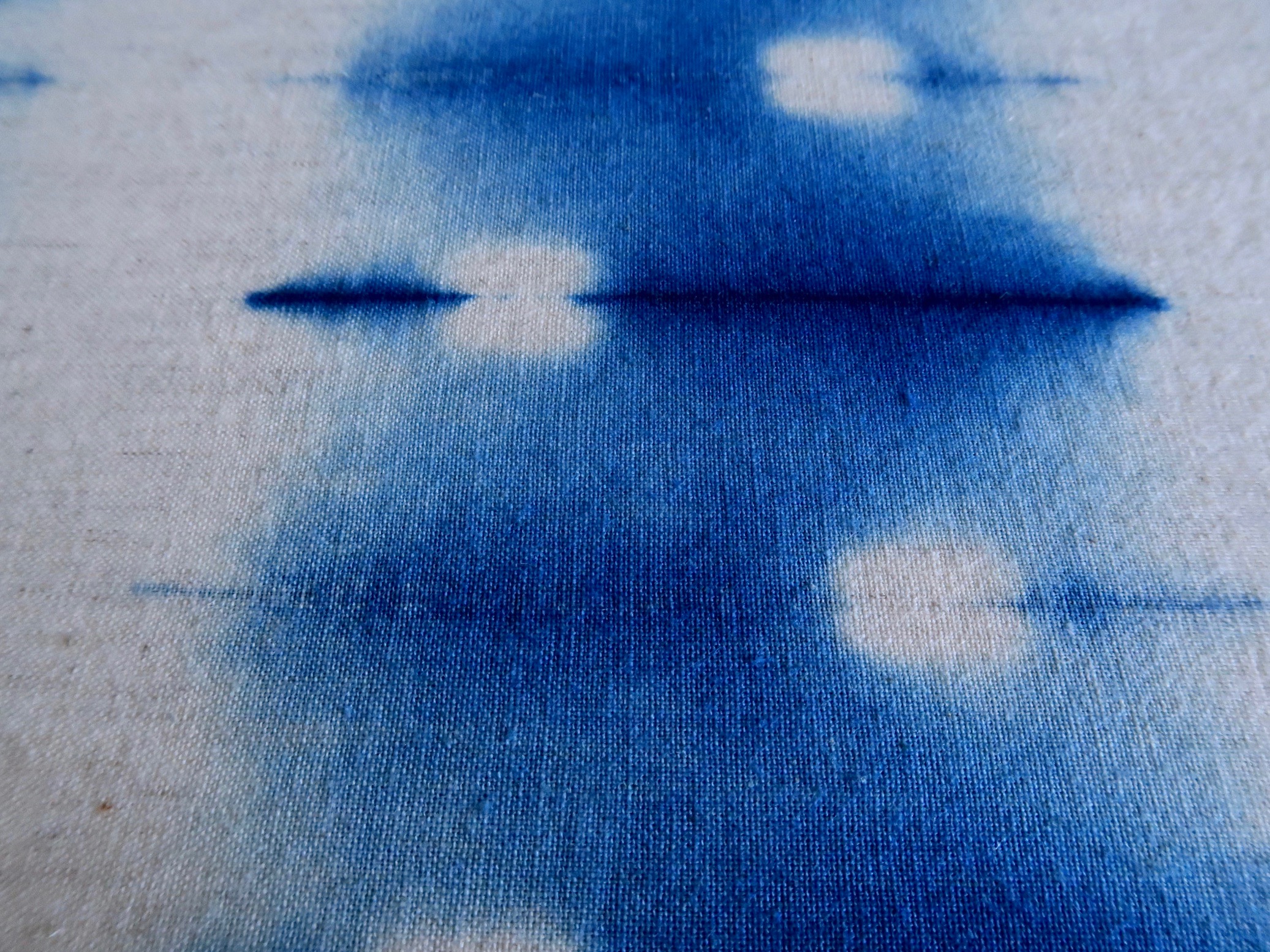 ファブリックパネル　本藍染め絞り染　21cm×16cm　”蝶花